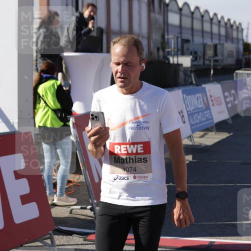 03.10.2025 - Köhlbrandbrückenlauf Jannik Wohlers http://msf.ph/oto/9109532 03.10.2025 12:59:51 Ziel 4074, 4554, 6142, 6254, 6364, 6601, 6654, 6754 meine-sportfotos.de