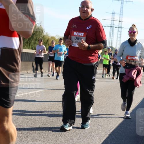 03.10.2025 - Köhlbrandbrückenlauf Strokosch-Dieckow http://msf.ph/oto/9109542 03.10.2025 12:24:43 Position 3 5247, 5584, 5292 meine-sportfotos.de