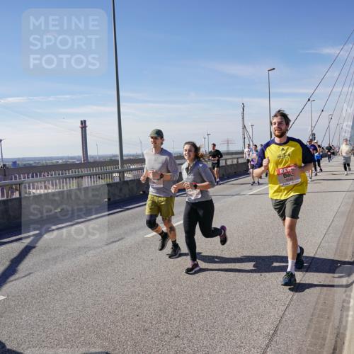 03.10.2025 - Köhlbrandbrückenlauf Michael Burmester http://msf.ph/oto/9109545 03.10.2025 12:51:59 Position 2 4548 meine-sportfotos.de