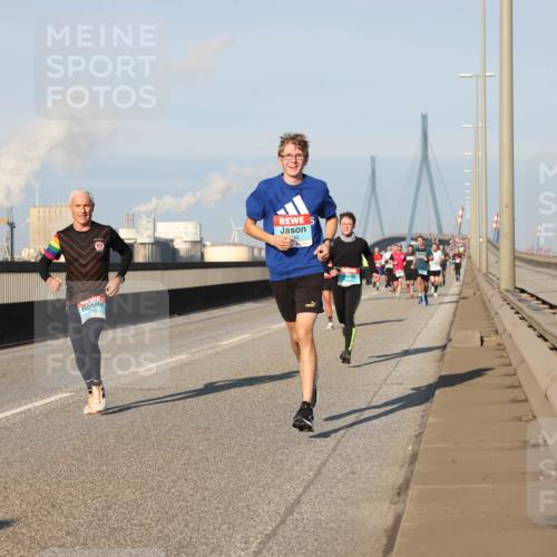 03.10.2025 - Köhlbrandbrückenlauf Lena Gebhardt http://msf.ph/oto/9109548 03.10.2025 09:41:22 Position 2 20 meine-sportfotos.de
