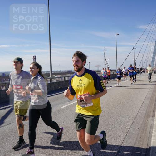 03.10.2025 - Köhlbrandbrückenlauf Michael Burmester http://msf.ph/oto/9109564 03.10.2025 12:51:59 Position 2 5868, 2004, 4548 meine-sportfotos.de