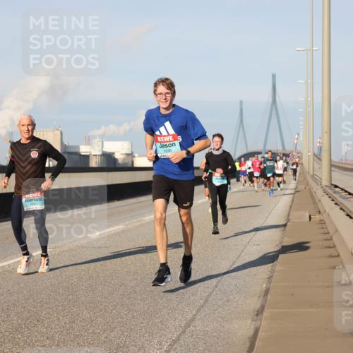 03.10.2025 - Köhlbrandbrückenlauf Lena Gebhardt http://msf.ph/oto/9109565 03.10.2025 09:41:22 Position 2 1020, 1230 meine-sportfotos.de