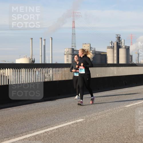 03.10.2025 - Köhlbrandbrückenlauf Lena Gebhardt http://msf.ph/oto/9109569 03.10.2025 10:14:42 Position 2 374 meine-sportfotos.de