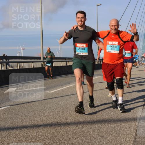 03.10.2025 - Köhlbrandbrückenlauf Strokosch-Dieckow http://msf.ph/oto/9109583 03.10.2025 09:40:49 Position 2 3659, 3305, 1273 meine-sportfotos.de