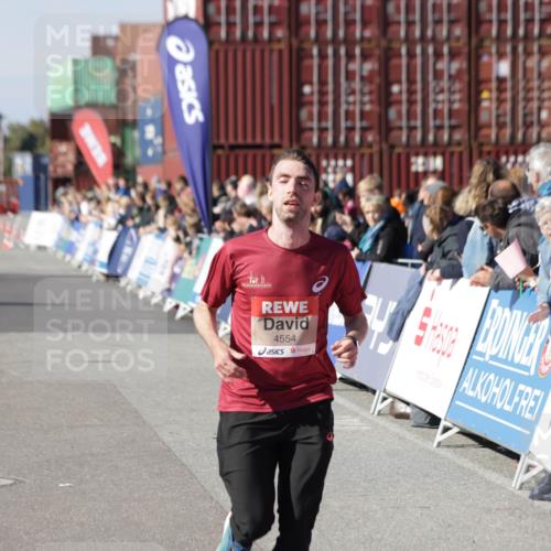 03.10.2025 - Köhlbrandbrückenlauf Jannik Wohlers http://msf.ph/oto/9109584 03.10.2025 12:59:55 Ziel 4074, 4554, 6142, 6254, 6601 meine-sportfotos.de