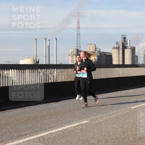 03.10.2025 - Köhlbrandbrückenlauf Lena Gebhardt http://msf.ph/oto/9109590 03.10.2025 10:14:42 Position 2  meine-sportfotos.de