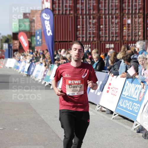 03.10.2025 - Köhlbrandbrückenlauf Jannik Wohlers http://msf.ph/oto/9109592 03.10.2025 12:59:55 Ziel 4074, 4554, 6142, 6254, 6601 meine-sportfotos.de