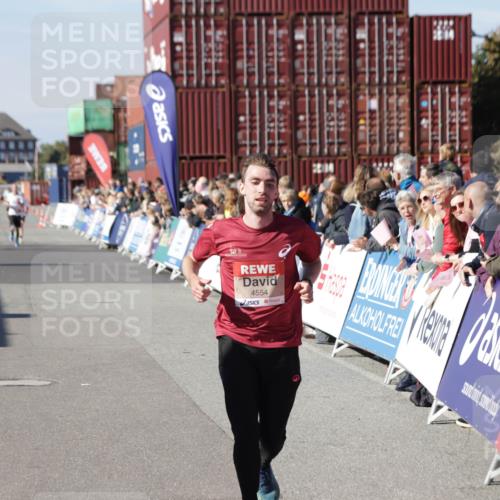 03.10.2025 - Köhlbrandbrückenlauf Jannik Wohlers http://msf.ph/oto/9109614 03.10.2025 12:59:55 Ziel 4074, 4554, 6142, 6254, 6601 meine-sportfotos.de
