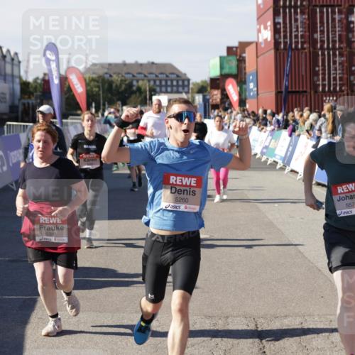 03.10.2025 - Köhlbrandbrückenlauf Jannik Wohlers http://msf.ph/oto/9109617 03.10.2025 13:29:48 Ziel 4629, 4660, 4714, 4720, 4733, 4825, 5119, 5120, 5260, 5333, 5574, 5930, 5944, 6066, 6093, 6215, 6234 meine-sportfotos.de