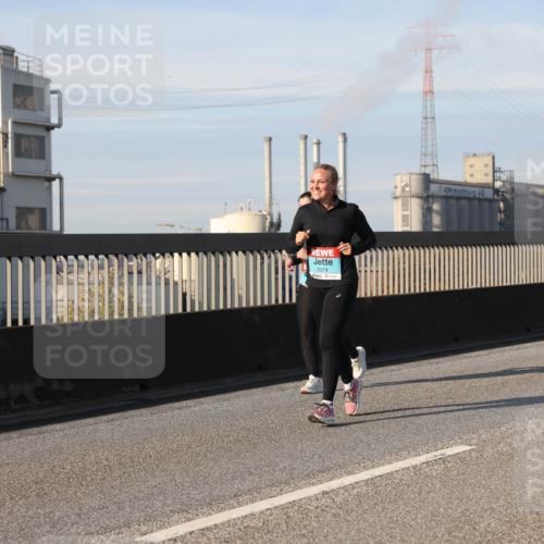 03.10.2025 - Köhlbrandbrückenlauf Lena Gebhardt http://msf.ph/oto/9109619 03.10.2025 10:14:43 Position 2 3374 meine-sportfotos.de