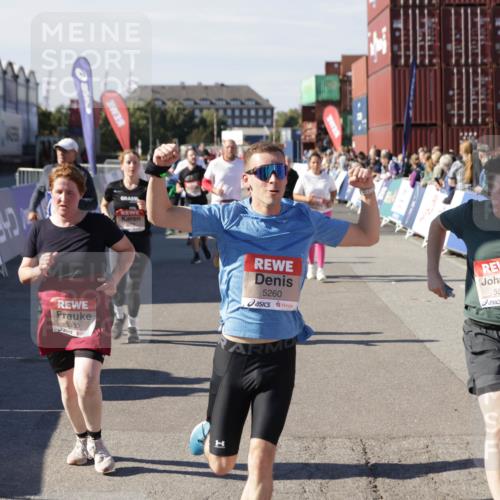 03.10.2025 - Köhlbrandbrückenlauf Jannik Wohlers http://msf.ph/oto/9109624 03.10.2025 13:29:48 Ziel 4629, 4660, 4714, 4720, 4733, 4825, 5119, 5120, 5260, 5333, 5574, 5930, 5944, 6066, 6093, 6215, 6234 meine-sportfotos.de