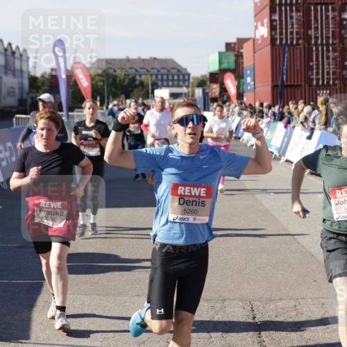 03.10.2025 - Köhlbrandbrückenlauf Jannik Wohlers http://msf.ph/oto/9109630 03.10.2025 13:29:49 Ziel 4629, 4660, 4714, 4720, 4733, 4825, 5119, 5120, 5260, 5333, 5574, 5930, 5944, 6066, 6093, 6215, 6234, 6698 meine-sportfotos.de