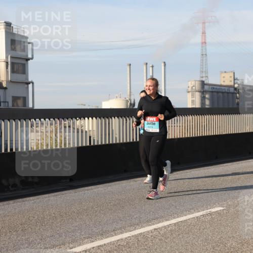 03.10.2025 - Köhlbrandbrückenlauf Lena Gebhardt http://msf.ph/oto/9109631 03.10.2025 10:14:43 Position 2 3374 meine-sportfotos.de
