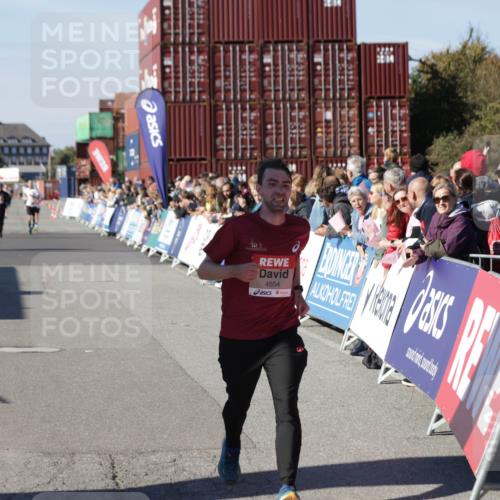 03.10.2025 - Köhlbrandbrückenlauf Jannik Wohlers http://msf.ph/oto/9109634 03.10.2025 12:59:55 Ziel 4074, 4554, 6142, 6254, 6601 meine-sportfotos.de