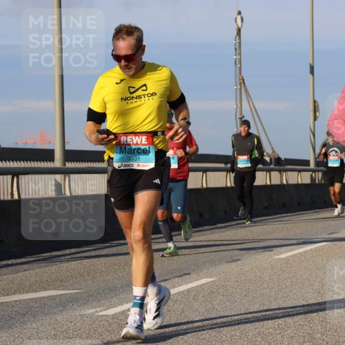 03.10.2025 - Köhlbrandbrückenlauf Strokosch-Dieckow http://msf.ph/oto/9109649 03.10.2025 09:40:55 Position 2 3331, 1123 meine-sportfotos.de