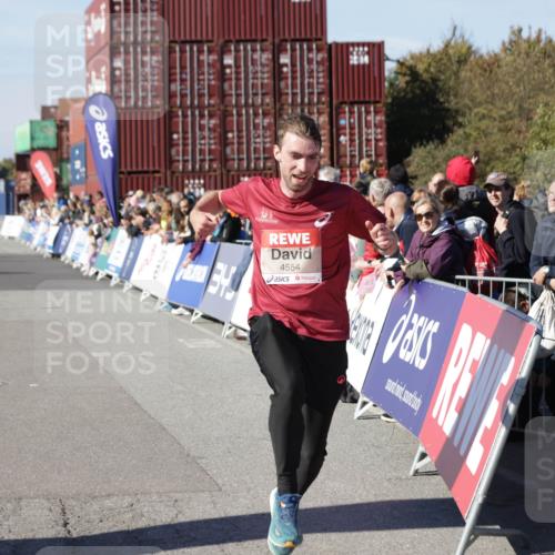 03.10.2025 - Köhlbrandbrückenlauf Jannik Wohlers http://msf.ph/oto/9109657 03.10.2025 12:59:56 Ziel 4074, 4554, 6142, 6254, 6601 meine-sportfotos.de