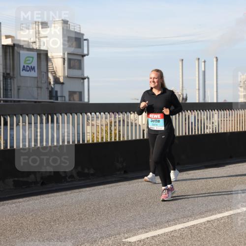 03.10.2025 - Köhlbrandbrückenlauf Lena Gebhardt http://msf.ph/oto/9109661 03.10.2025 10:14:44 Position 2 3374, 10 meine-sportfotos.de