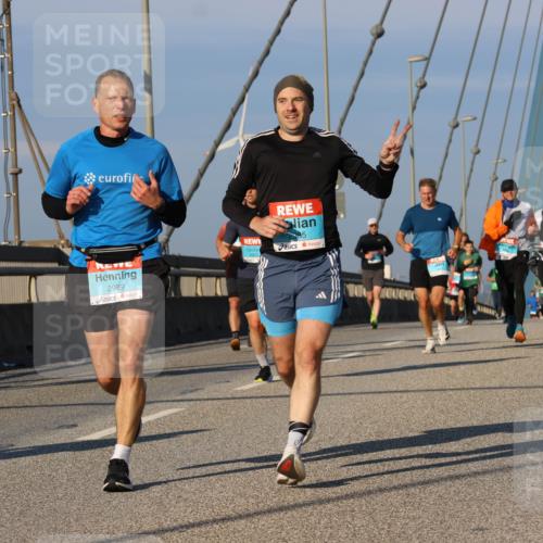 03.10.2025 - Köhlbrandbrückenlauf Strokosch-Dieckow http://msf.ph/oto/9109664 03.10.2025 09:40:56 Position 2 2989, 2985 meine-sportfotos.de