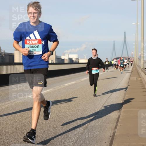 03.10.2025 - Köhlbrandbrückenlauf Lena Gebhardt http://msf.ph/oto/9109665 03.10.2025 09:41:24 Position 2 1230, 1020 meine-sportfotos.de
