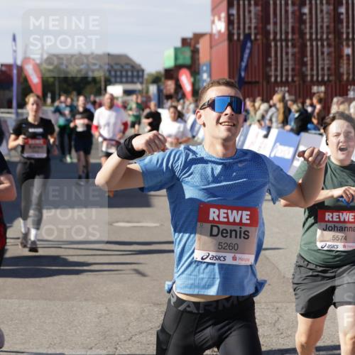 03.10.2025 - Köhlbrandbrückenlauf Jannik Wohlers http://msf.ph/oto/9109679 03.10.2025 13:29:49 Ziel 4629, 4660, 4714, 4720, 4733, 4825, 5119, 5120, 5260, 5333, 5574, 5930, 5944, 6066, 6093, 6215, 6234, 6698 meine-sportfotos.de