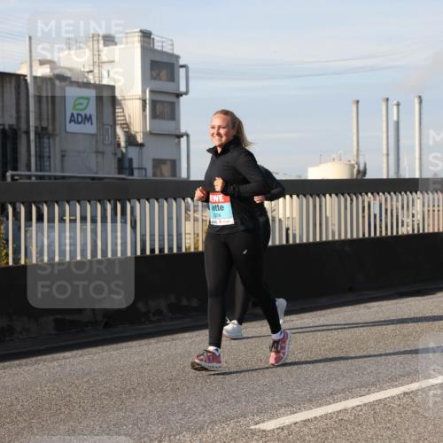 03.10.2025 - Köhlbrandbrückenlauf Lena Gebhardt http://msf.ph/oto/9109680 03.10.2025 10:14:44 Position 2 3374 meine-sportfotos.de