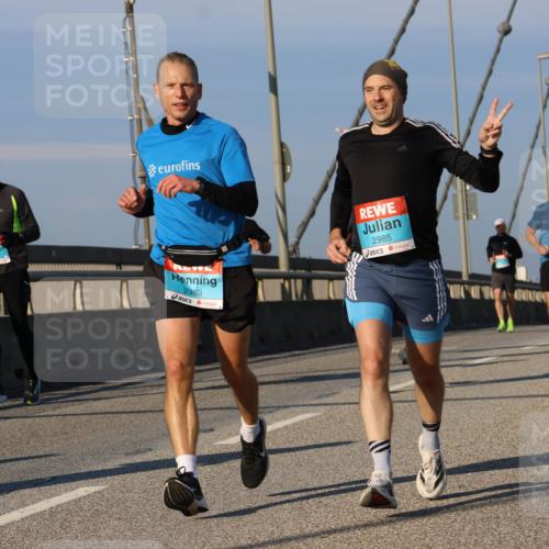 03.10.2025 - Köhlbrandbrückenlauf Strokosch-Dieckow http://msf.ph/oto/9109681 03.10.2025 09:40:56 Position 2 2989, 2985 meine-sportfotos.de