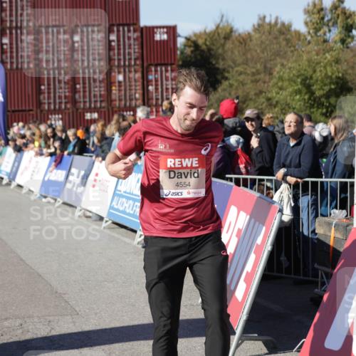 03.10.2025 - Köhlbrandbrückenlauf Jannik Wohlers http://msf.ph/oto/9109684 03.10.2025 12:59:56 Ziel 4074, 4554, 6142, 6254, 6601 meine-sportfotos.de
