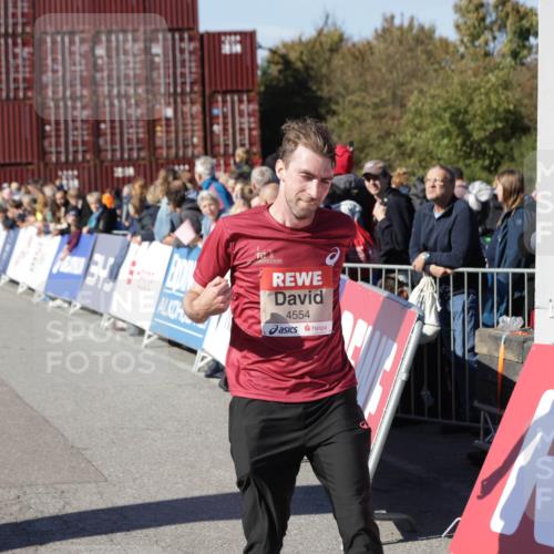 03.10.2025 - Köhlbrandbrückenlauf Jannik Wohlers http://msf.ph/oto/9109689 03.10.2025 12:59:56 Ziel 4074, 4554, 6142, 6254, 6601 meine-sportfotos.de