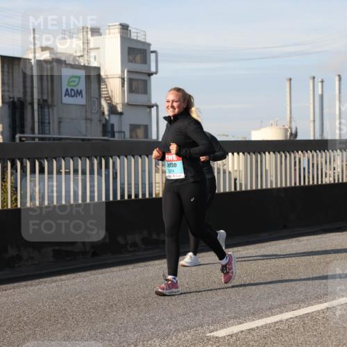 03.10.2025 - Köhlbrandbrückenlauf Lena Gebhardt http://msf.ph/oto/9109692 03.10.2025 10:14:44 Position 2 3374 meine-sportfotos.de