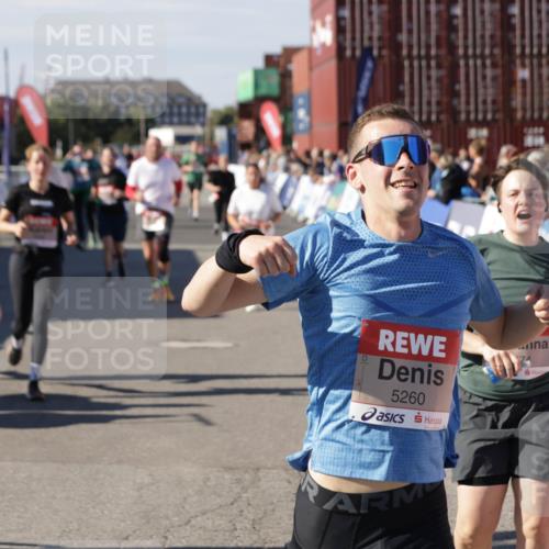 03.10.2025 - Köhlbrandbrückenlauf Jannik Wohlers http://msf.ph/oto/9109693 03.10.2025 13:29:49 Ziel 4629, 4660, 4714, 4720, 4733, 4825, 5119, 5120, 5260, 5333, 5574, 5930, 5944, 6066, 6093, 6215, 6234, 6698 meine-sportfotos.de