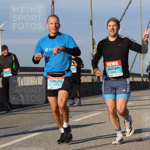 03.10.2025 - Köhlbrandbrückenlauf Strokosch-Dieckow http://msf.ph/oto/9109696 03.10.2025 09:40:56 Position 2 3301, 2989, 2985 meine-sportfotos.de