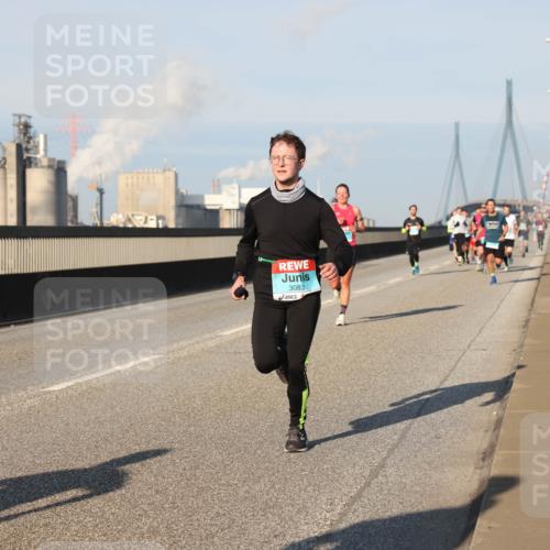 03.10.2025 - Köhlbrandbrückenlauf Lena Gebhardt http://msf.ph/oto/9109706 03.10.2025 09:41:24 Position 2 3083 meine-sportfotos.de