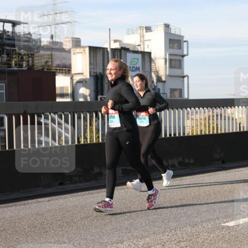 03.10.2025 - Köhlbrandbrückenlauf Lena Gebhardt http://msf.ph/oto/9109722 03.10.2025 10:14:45 Position 2 3374, 3373 meine-sportfotos.de