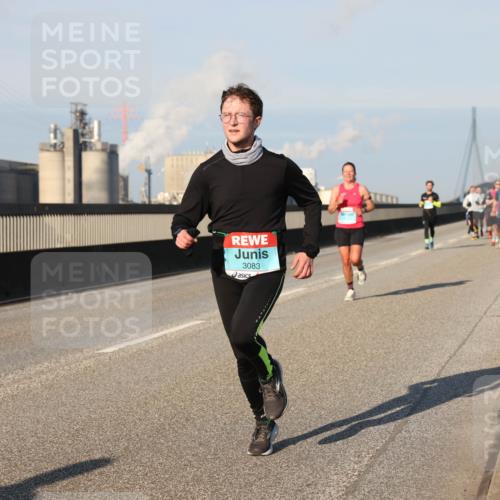 03.10.2025 - Köhlbrandbrückenlauf Lena Gebhardt http://msf.ph/oto/9109740 03.10.2025 09:41:25 Position 2 3083 meine-sportfotos.de