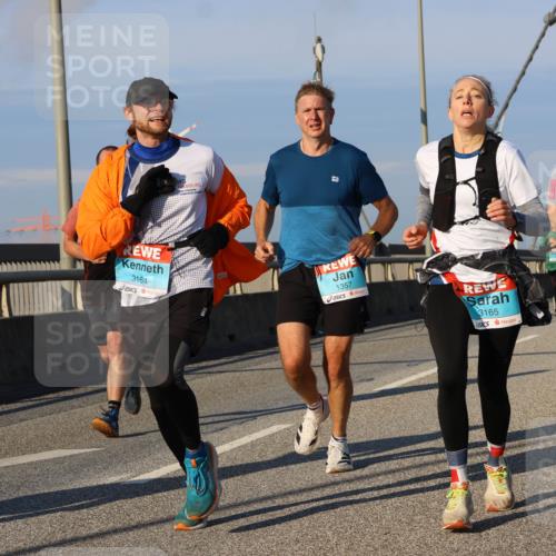 03.10.2025 - Köhlbrandbrückenlauf Strokosch-Dieckow http://msf.ph/oto/9109741 03.10.2025 09:41:02 Position 2 3164, 1357, 3165 meine-sportfotos.de