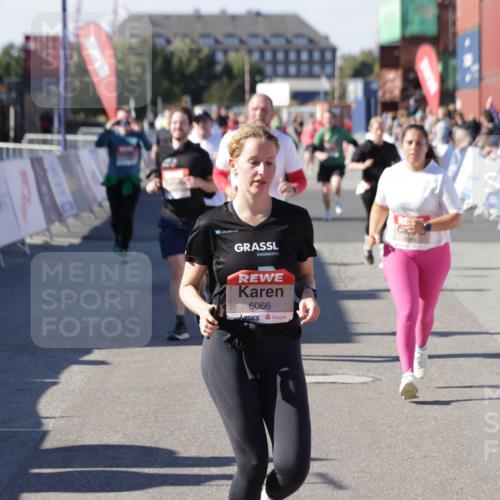 03.10.2025 - Köhlbrandbrückenlauf Jannik Wohlers http://msf.ph/oto/9109742 03.10.2025 13:29:50 Ziel 4629, 4660, 4714, 4720, 4733, 4825, 5119, 5120, 5260, 5333, 5574, 5587, 5621, 5930, 5944, 6066, 6234, 6698 meine-sportfotos.de