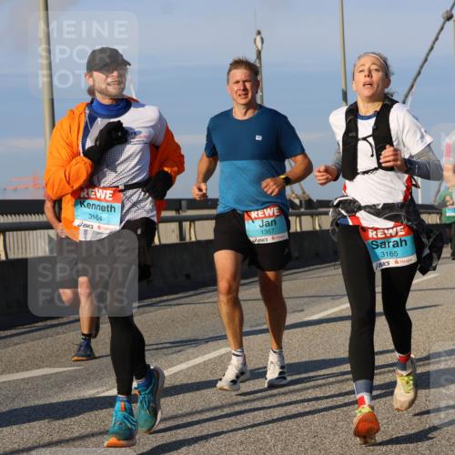 03.10.2025 - Köhlbrandbrückenlauf Strokosch-Dieckow http://msf.ph/oto/9109746 03.10.2025 09:41:02 Position 2 3164, 1357, 3165, 2857 meine-sportfotos.de