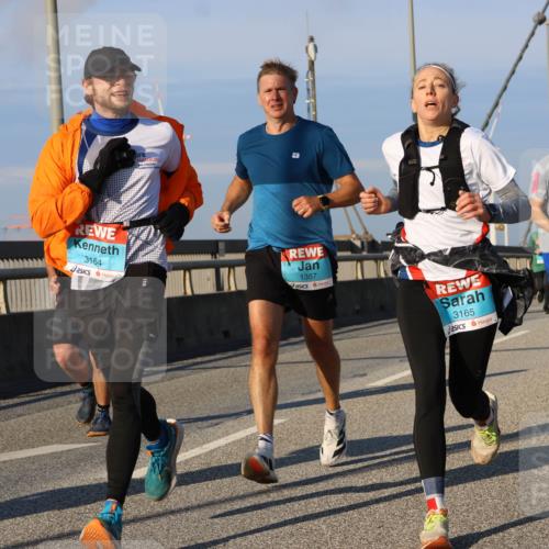 03.10.2025 - Köhlbrandbrückenlauf Strokosch-Dieckow http://msf.ph/oto/9109751 03.10.2025 09:41:02 Position 2 3164, 1357, 3165, 2857 meine-sportfotos.de