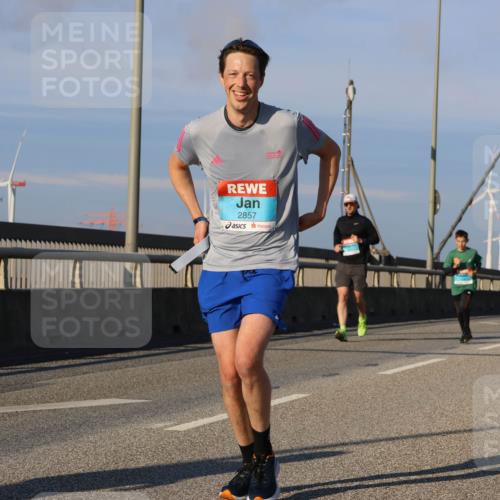 03.10.2025 - Köhlbrandbrückenlauf Strokosch-Dieckow http://msf.ph/oto/9109757 03.10.2025 09:41:05 Position 2 2857 meine-sportfotos.de