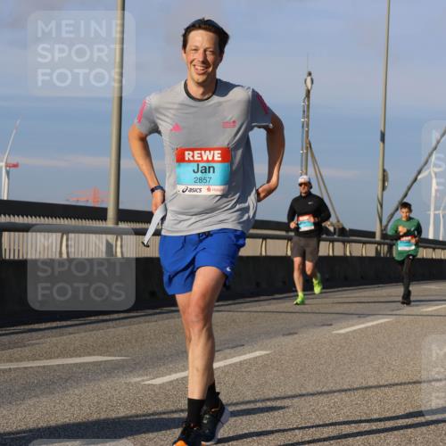 03.10.2025 - Köhlbrandbrückenlauf Strokosch-Dieckow http://msf.ph/oto/9109761 03.10.2025 09:41:05 Position 2 2857 meine-sportfotos.de