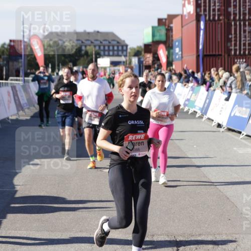 03.10.2025 - Köhlbrandbrückenlauf Jannik Wohlers http://msf.ph/oto/9109774 03.10.2025 13:29:51 Ziel 4629, 4660, 4714, 4720, 4733, 4825, 5119, 5120, 5260, 5333, 5574, 5587, 5621, 5930, 5944, 6066, 6234, 6570, 6698 meine-sportfotos.de