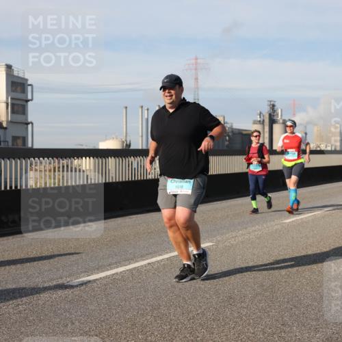 03.10.2025 - Köhlbrandbrückenlauf Lena Gebhardt http://msf.ph/oto/9109775 03.10.2025 10:14:47 Position 2 1518 meine-sportfotos.de