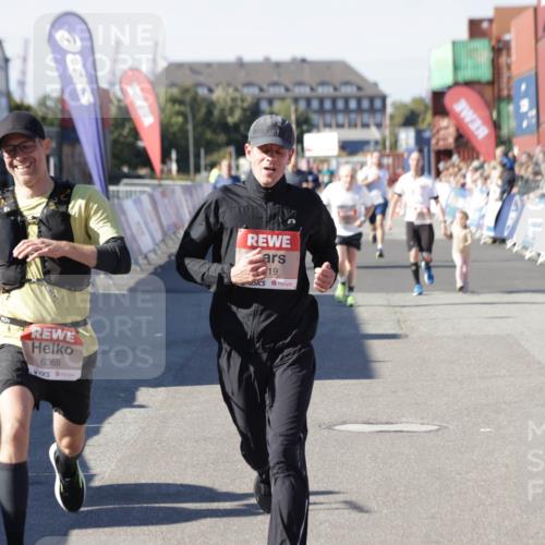03.10.2025 - Köhlbrandbrückenlauf Jannik Wohlers http://msf.ph/oto/9109791 03.10.2025 13:00:03 Ziel 4261, 4319, 4554, 6368 meine-sportfotos.de