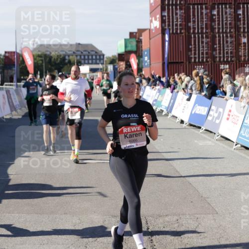 03.10.2025 - Köhlbrandbrückenlauf Jannik Wohlers http://msf.ph/oto/9109793 03.10.2025 13:29:51 Ziel 4629, 4660, 4714, 4720, 4733, 4825, 5119, 5120, 5260, 5333, 5574, 5587, 5621, 5930, 5944, 6066, 6234, 6570, 6698 meine-sportfotos.de