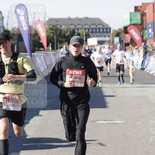 03.10.2025 - Köhlbrandbrückenlauf Jannik Wohlers http://msf.ph/oto/9109795 03.10.2025 13:00:03 Ziel 4261, 4319, 4554, 6368 meine-sportfotos.de