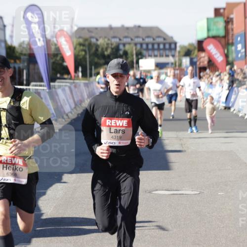 03.10.2025 - Köhlbrandbrückenlauf Jannik Wohlers http://msf.ph/oto/9109801 03.10.2025 13:00:03 Ziel 4261, 4319, 4554, 6368 meine-sportfotos.de