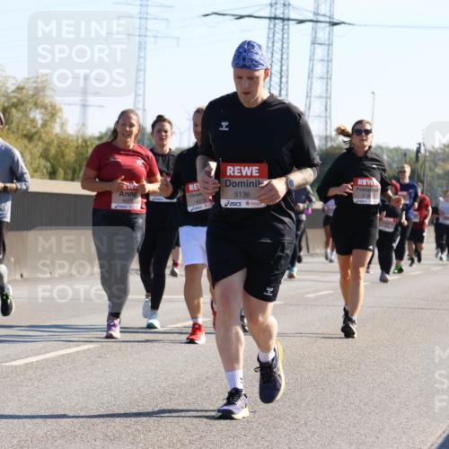03.10.2025 - Köhlbrandbrückenlauf Strokosch-Dieckow http://msf.ph/oto/9109802 03.10.2025 12:25:44 Position 3 6011, 6010, 5136 meine-sportfotos.de