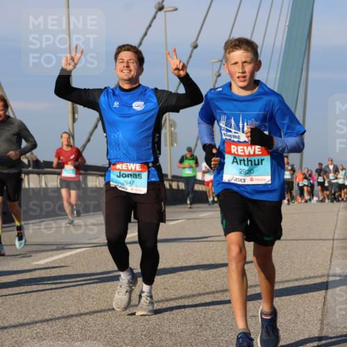 03.10.2025 - Köhlbrandbrückenlauf Strokosch-Dieckow http://msf.ph/oto/9109804 03.10.2025 09:41:09 Position 2 1526, 2947, 2920 meine-sportfotos.de
