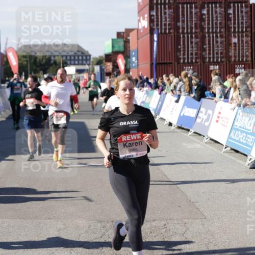 03.10.2025 - Köhlbrandbrückenlauf Jannik Wohlers http://msf.ph/oto/9109805 03.10.2025 13:29:51 Ziel 4629, 4660, 4714, 4720, 4733, 4825, 5119, 5120, 5260, 5333, 5574, 5587, 5621, 5930, 5944, 6066, 6234, 6570, 6698 meine-sportfotos.de