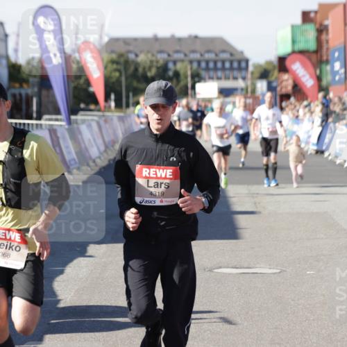 03.10.2025 - Köhlbrandbrückenlauf Jannik Wohlers http://msf.ph/oto/9109808 03.10.2025 13:00:03 Ziel 4261, 4319, 4554, 6368 meine-sportfotos.de